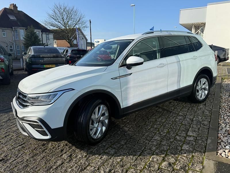 Used VW Tiguan Allspace Life 150 HP (110 kW) 2022 White SUV