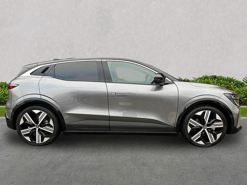 Used Renault Megane E-Tech Iconic 161 kW (220 HP) 2024 Grey/black Hatchback