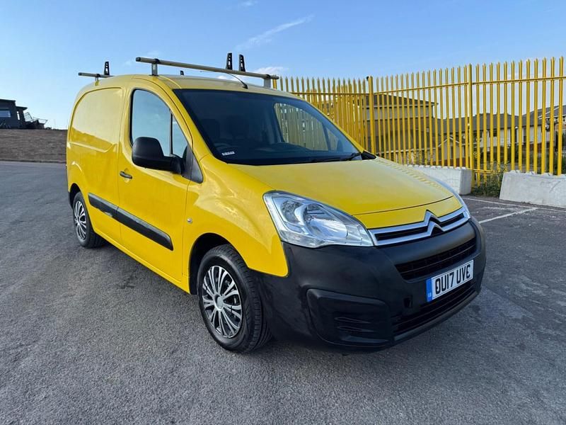 Used Citroën Berlingo 75 HP (55 kW) 2017 White MPV