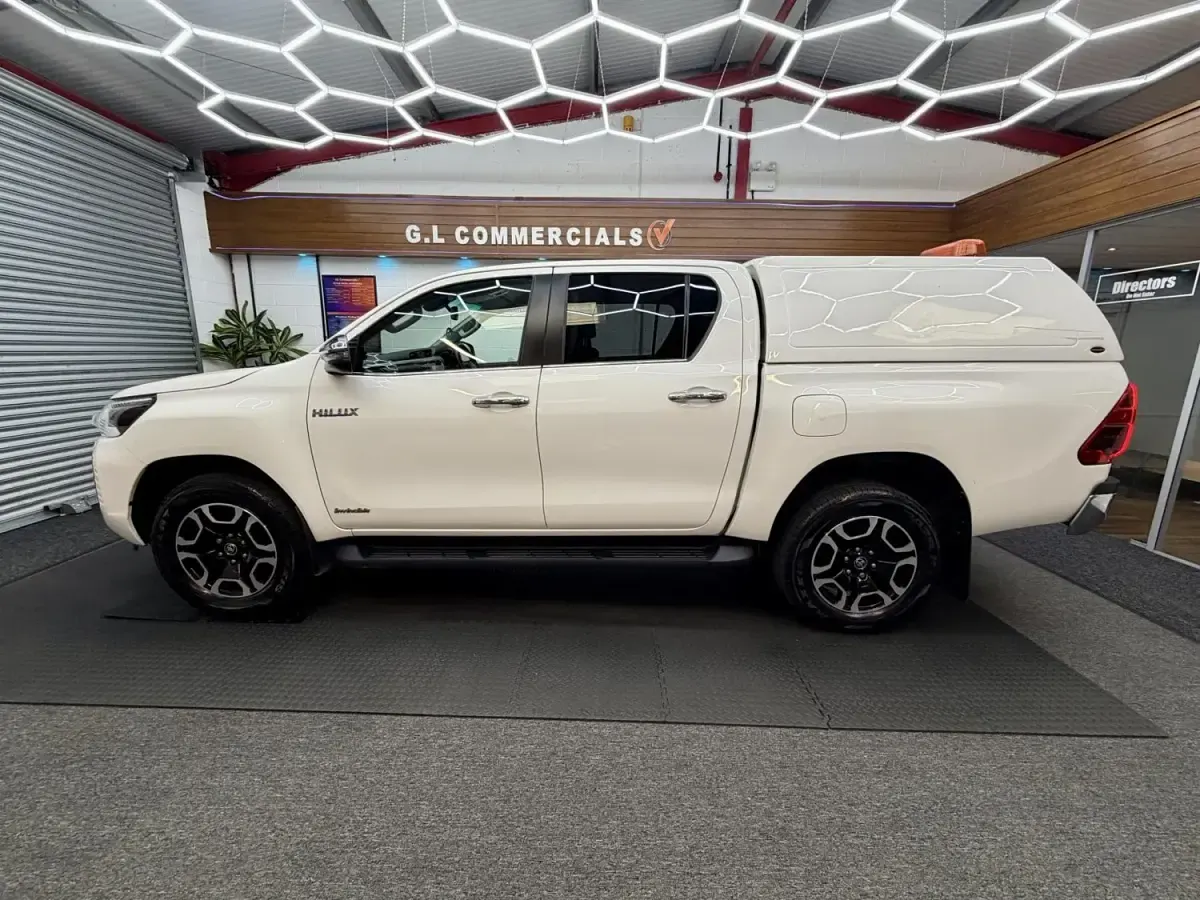 Usado Toyota HiLux 150 CV (110 kW) 2022 Blanco Pickup/Camioneta