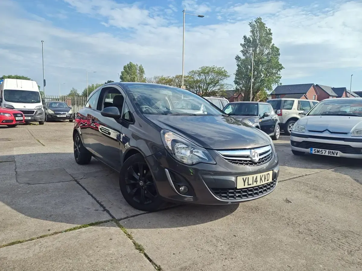 Usado Vauxhall Corsa Excite 100 HP (73 kW) 2014 Cinzento Citadino
