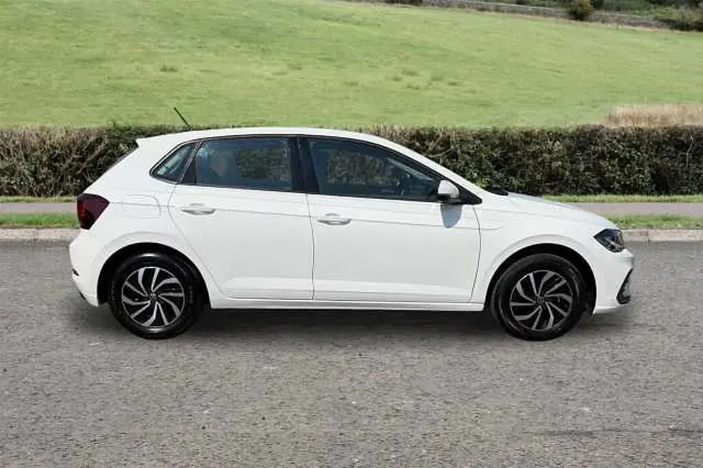 Used VW Polo Life 80 HP (58 kW) 2024 White Hatchback