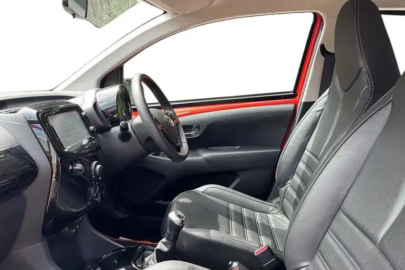 Used Toyota Aygo X-cite 67 HP (49 kW) 2014 Orange twist Hatchback