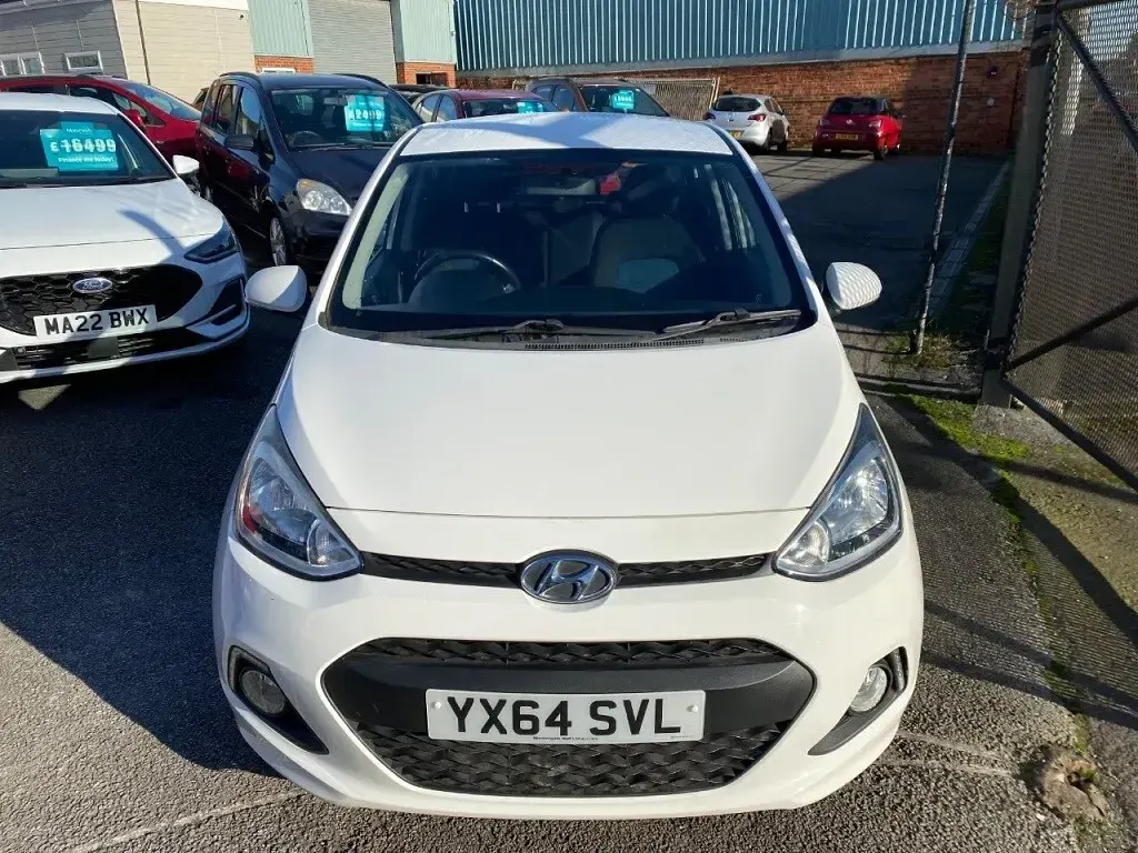 Used Hyundai i10 Premium 2014 White Hatchback