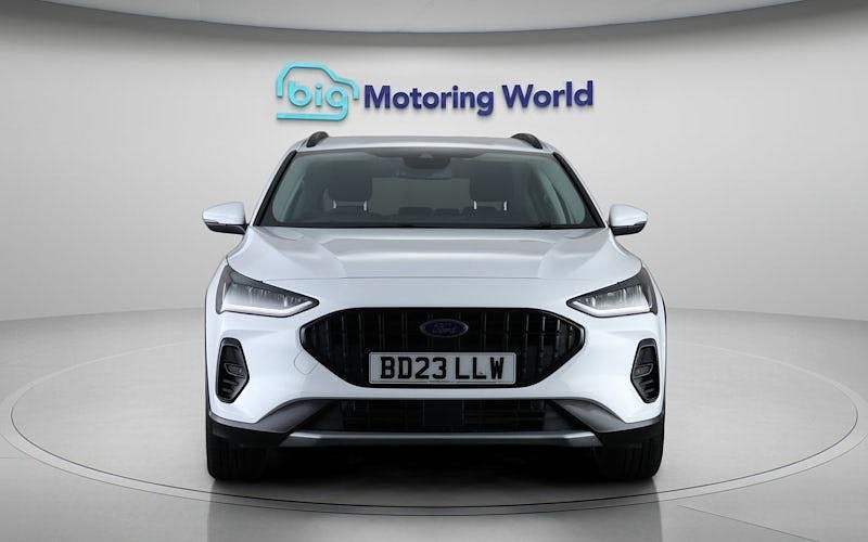 Begagnad Ford Focus Active 125 HK (91 kW) 2023 Vit Halvkombi