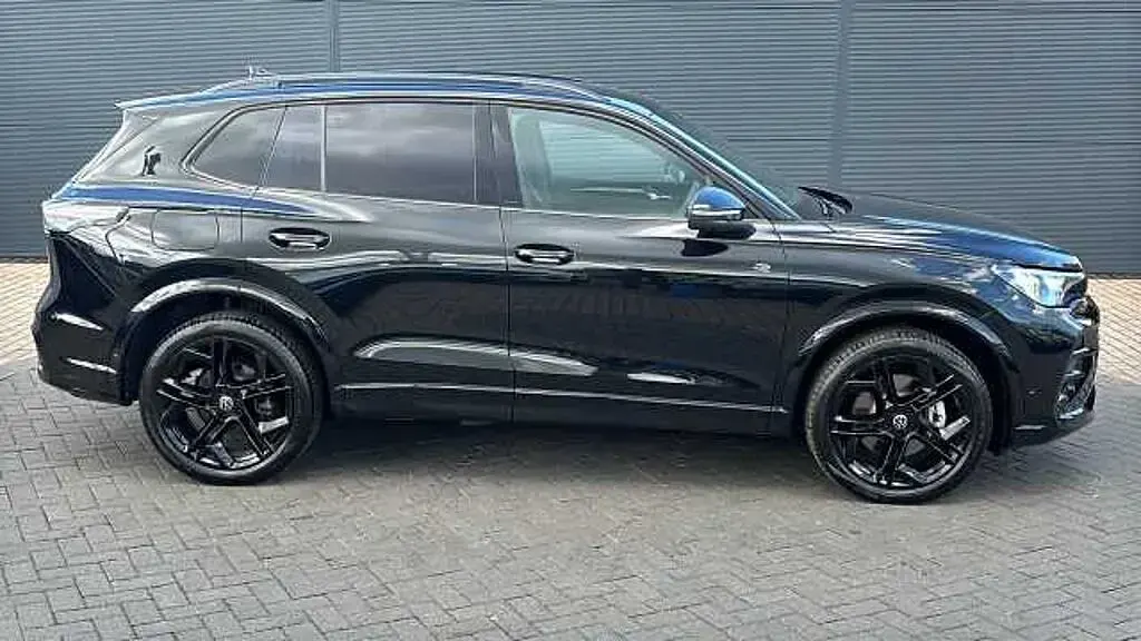 Used VW Tiguan R-line 204 HP (150 kW) 2025 Black SUV