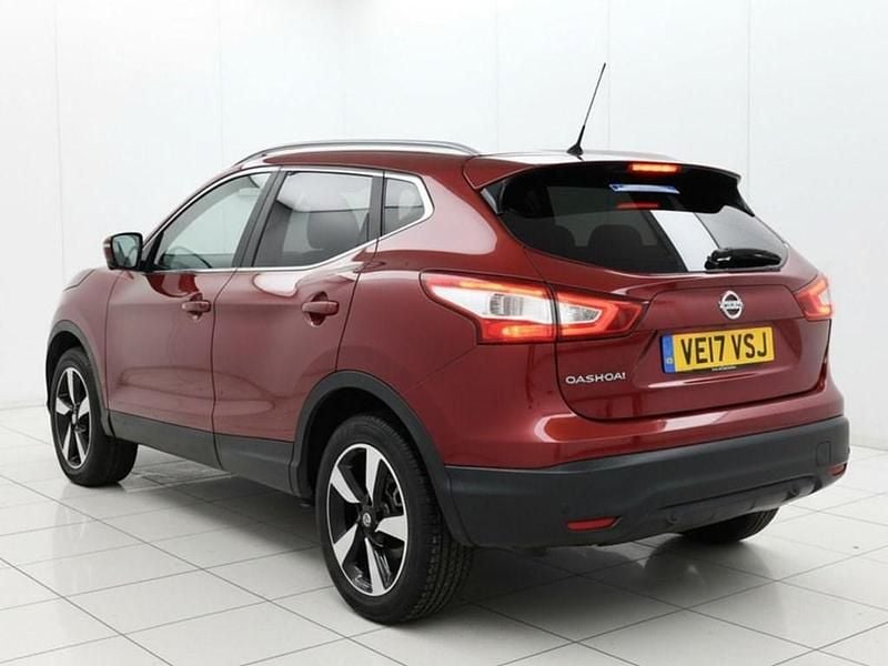 Used Nissan Qashqai N-Connecta 110 HP (80 kW) 2017 Red SUV