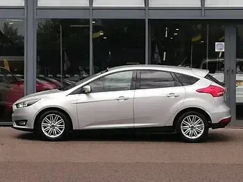 Used Ford Focus Zetec 125 HP (91 kW) 2018 Silver Hatchback