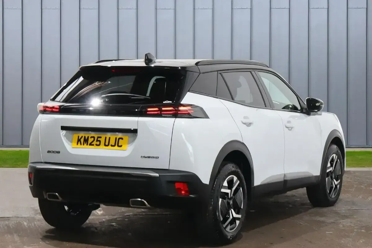 Used Peugeot 2008 GT 134 HP (98 kW) 2025 White SUV