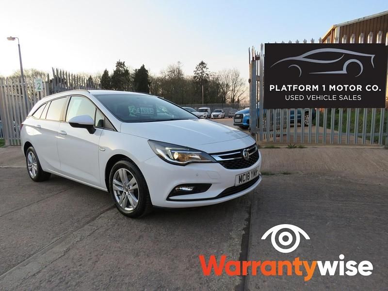 Used Vauxhall Astra Design Edition 2018 White Estate