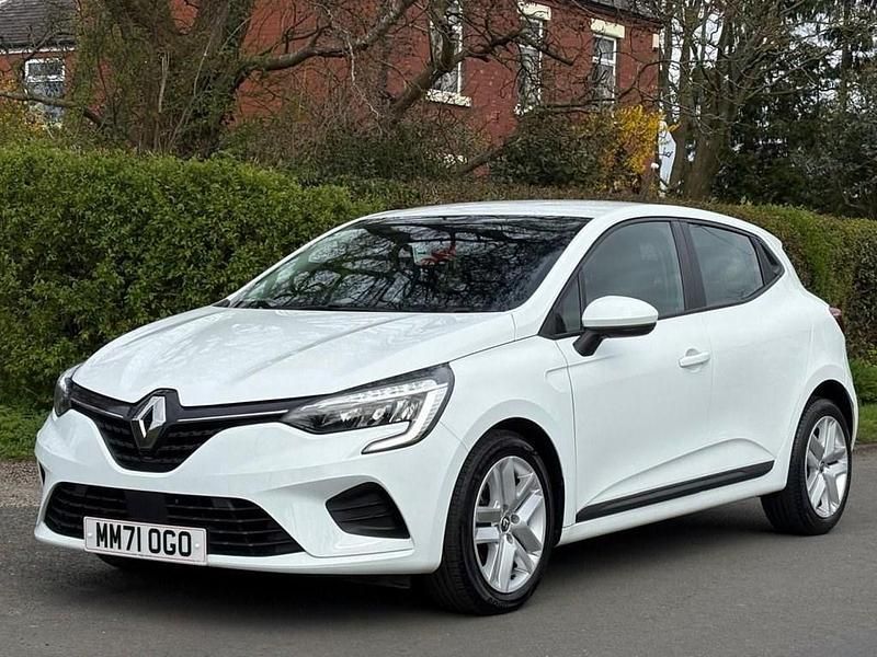 Used Renault Clio V Play 90 HP (66 kW) 2022 White Hatchback