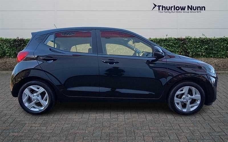 Used Hyundai i10 SE 84 HP (61 kW) 2022 Phantom black/black cloth Hatchback