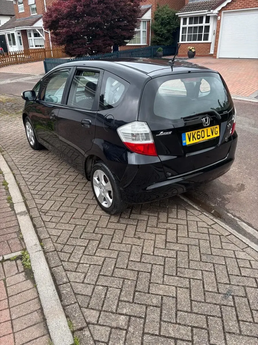 Used Honda Jazz ES 100 HP (73 kW) 2010 Black Hatchback
