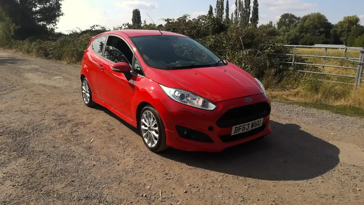 Used Ford Fiesta Zetec 125 HP (91 kW) 2013 Red Hatchback