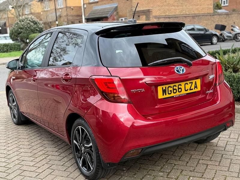 Used Toyota Yaris Hybrid Design 2016 Red Hatchback