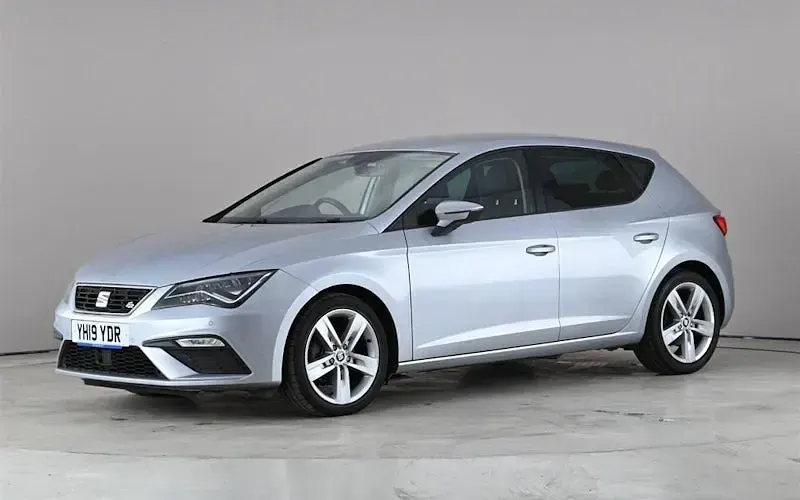 Usado Seat Leon FR 150 HP (110 kW) 2019 Prateado Citadino