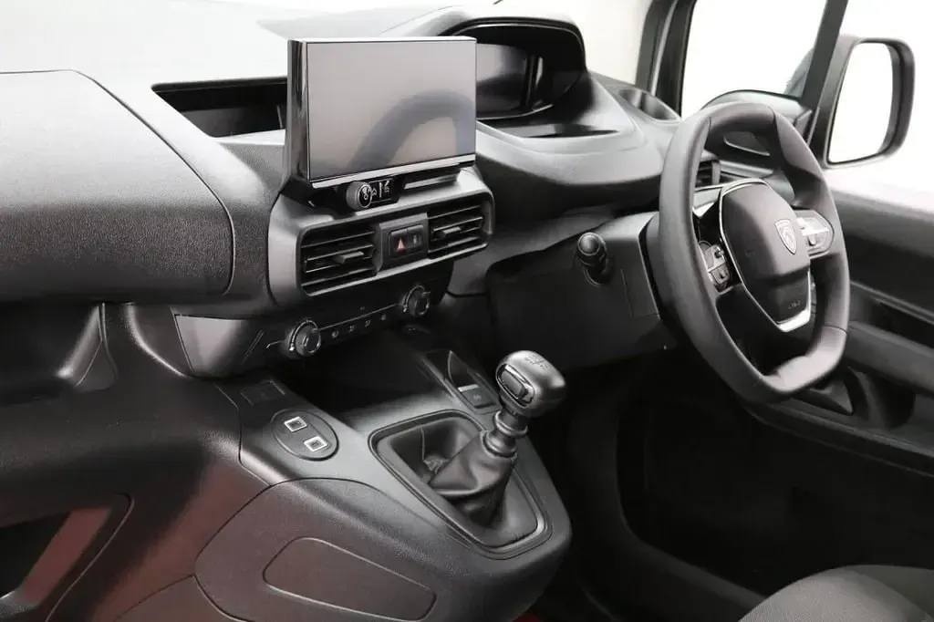 Second-hand Peugeot Partner 100 CP (73 kW) 2024 Alb Monovolum