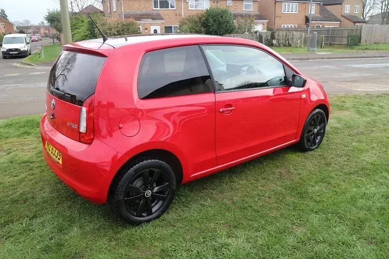 Used Skoda Citigo Colour Edition 60 HP (44 kW) 2017 Red Hatchback