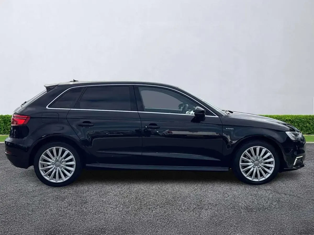 Used Audi A3 e-tron Advanced 204 HP (150 kW) 2016 Black Hatchback