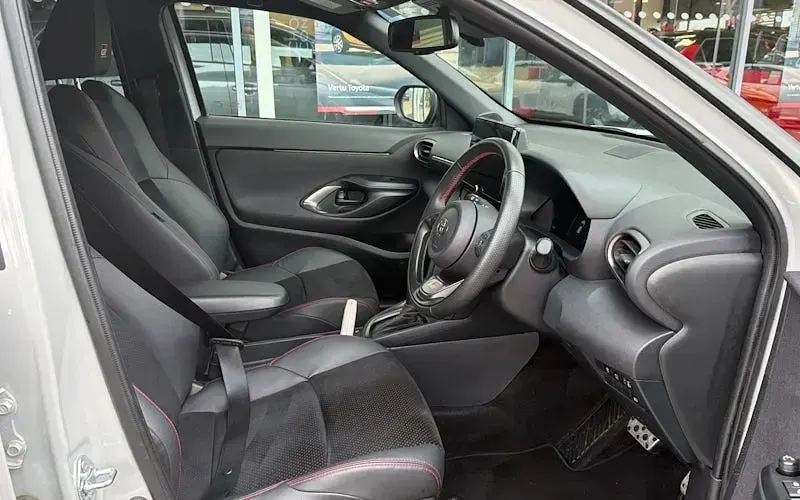 Used Toyota Yaris Cross Sport 131 HP (96 kW) 2024 Grey SUV