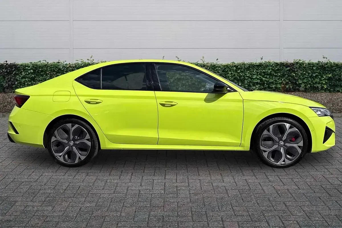 Used Skoda Octavia vRS 204 HP (150 kW) 2026 Hyper green Hatchback