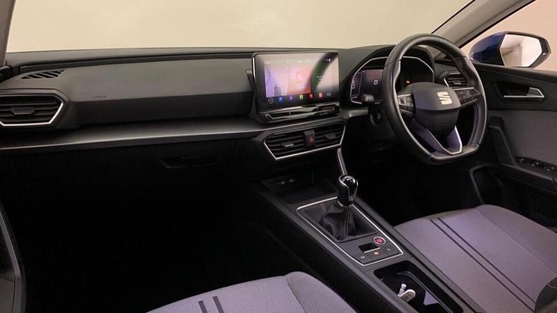 Used Seat Leon SE Dynamic 128 HP (94 kW) 2020 Blue Hatchback