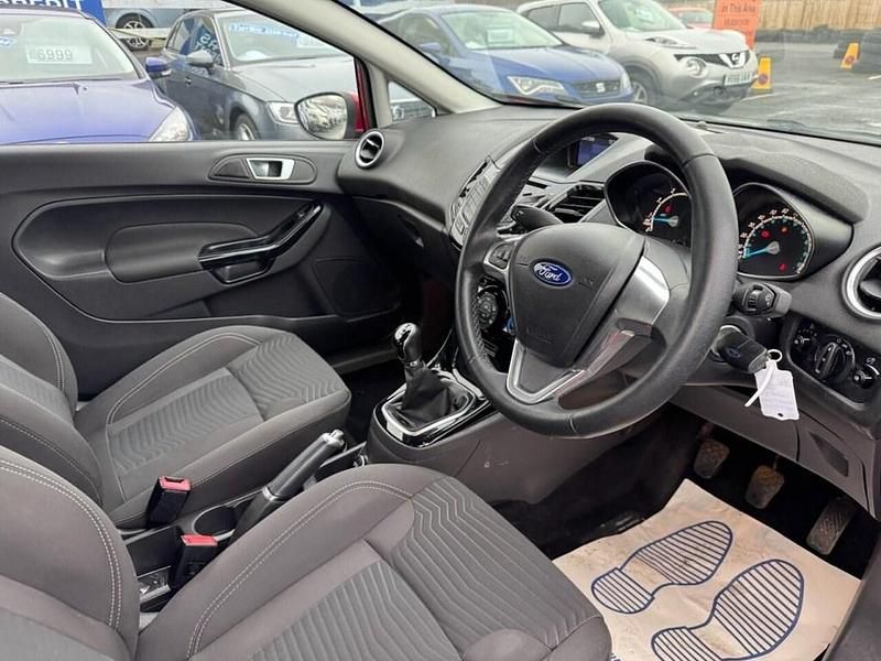 Used Ford Fiesta Zetec 82 HP (60 kW) 2016 Red Hatchback