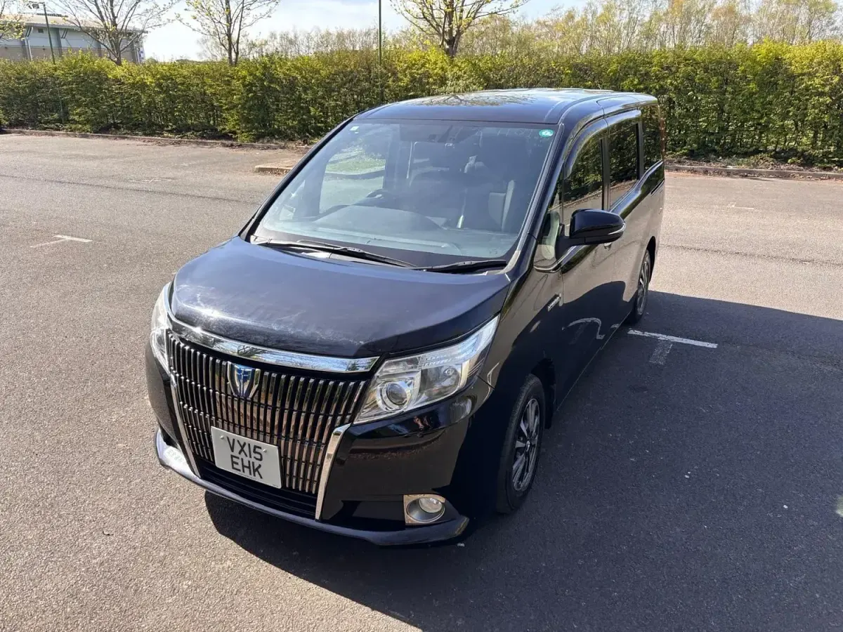 Begagnad Toyota Noah 2025 Svart Minibuss
