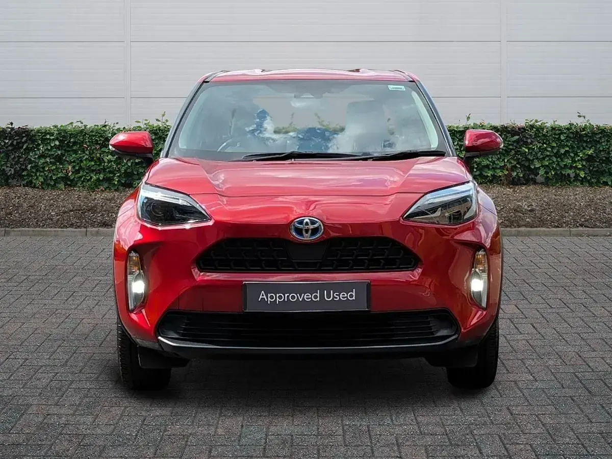 Used Toyota Yaris Hybrid 2023 Red Estate