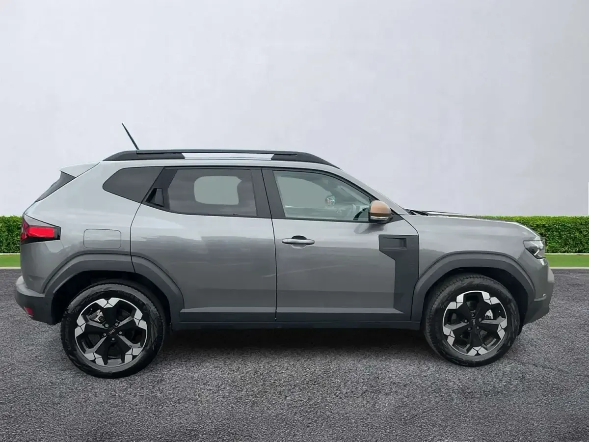 Usado Dacia Duster Extreme 143 CV (105 kW) 2025 Gris Utilitario