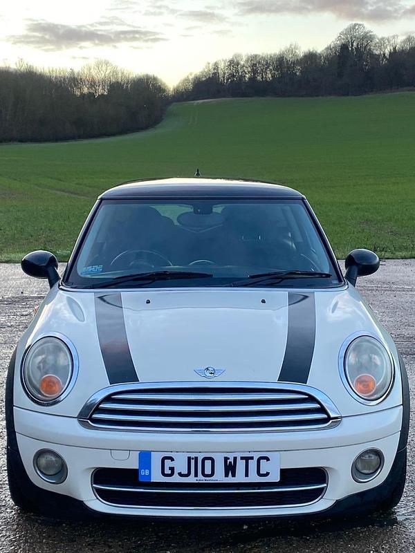 Used Mini Cooper D Hatch 2010 White Hatchback