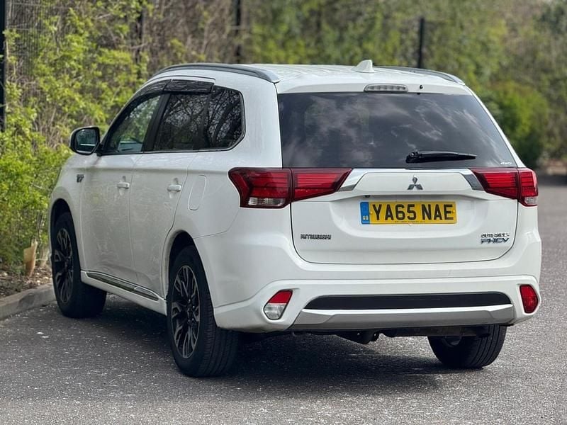 Used Mitsubishi Outlander P-HEV 118 HP (86 kW) 2016 White Estate