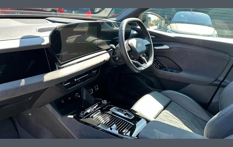 Begagnad Audi Q6 e-tron Advanced 285 kW (388 HK) 2024 Vit SUV