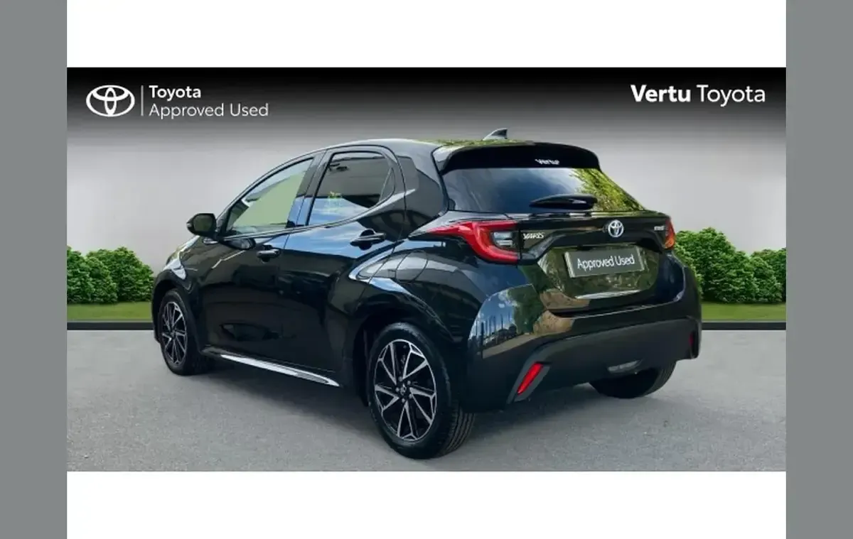 Used Toyota Yaris Design 116 HP (85 kW) 2023 Black Hatchback