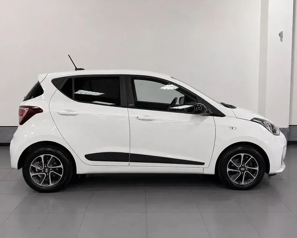 Used Hyundai i10 GO! 67 HP (49 kW) 2018 White Hatchback