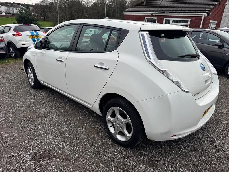 Used Nissan Leaf Acenta 80 kW (109 HP) 2016 White Hatchback
