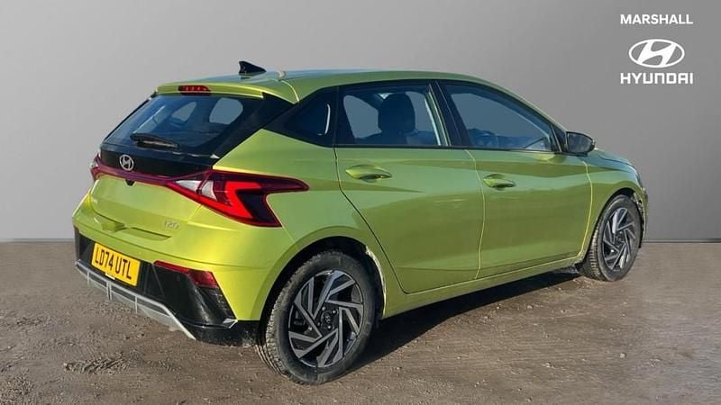 Used Hyundai i20 Advanced 100 HP (73 kW) 2025 Green Hatchback