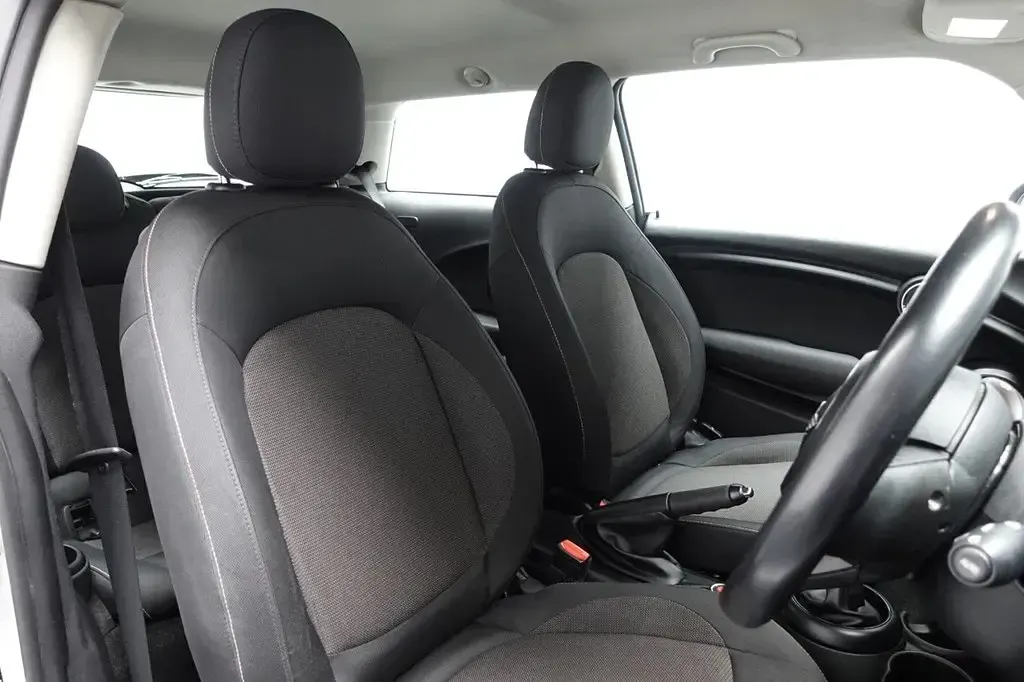 Used Mini Cooper Hatch 136 HP (100 kW) 2016 Silver Hatchback