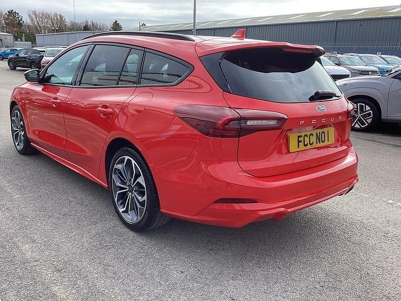 Used Ford Focus ST-Line 125 HP (91 kW) 2022 Red Estate