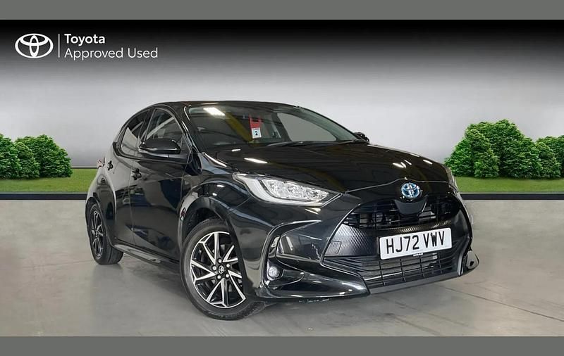 Used Toyota Yaris Hybrid Design 116 HP (85 kW) 2022 Black Hatchback