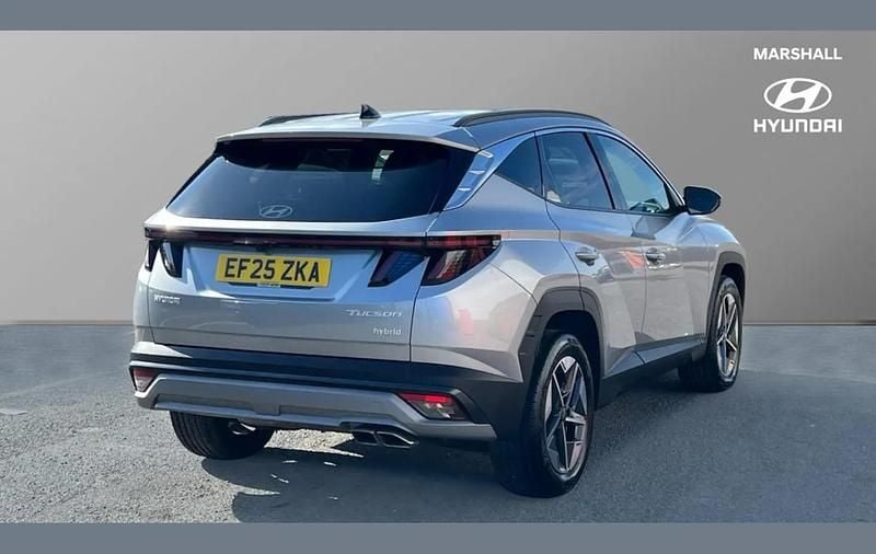 Usado Hyundai Tucson Premium 211 HP (155 kW) 2025 Prateado SUV