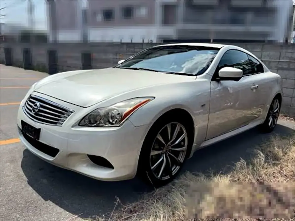 Used Nissan Skyline GT 2008 White Hatchback
