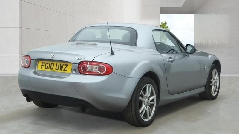 Usado Mazda MX5 126 HP (92 kW) 2010 Prateado Cabrios