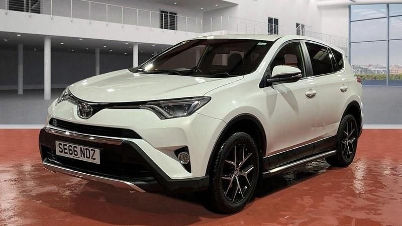 Used Toyota RAV4 151 HP (111 kW) 2017 White SUV