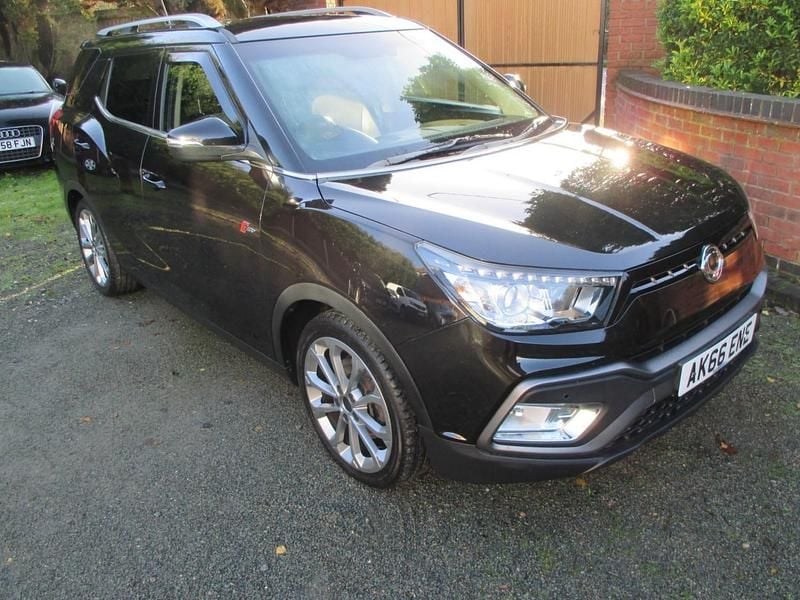 Black Used 2016 Ssangyong (KGM) Tivoli SUV | £6,299 (Fair price) - Image 1/4