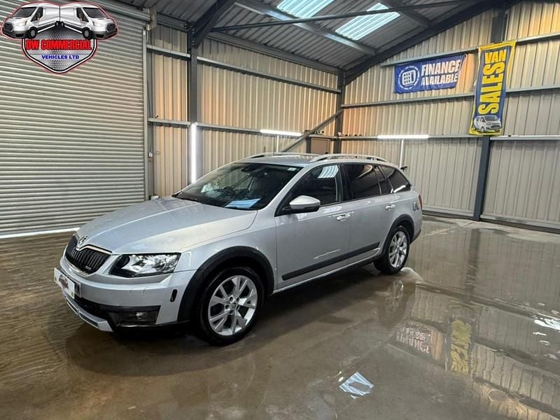 Used Skoda Octavia Scout 4x4 140 HP (102 kW) 2015 Silver Estate