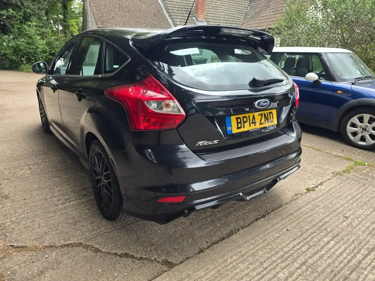 Usado Ford Focus Zetec 2014 Preto Citadino