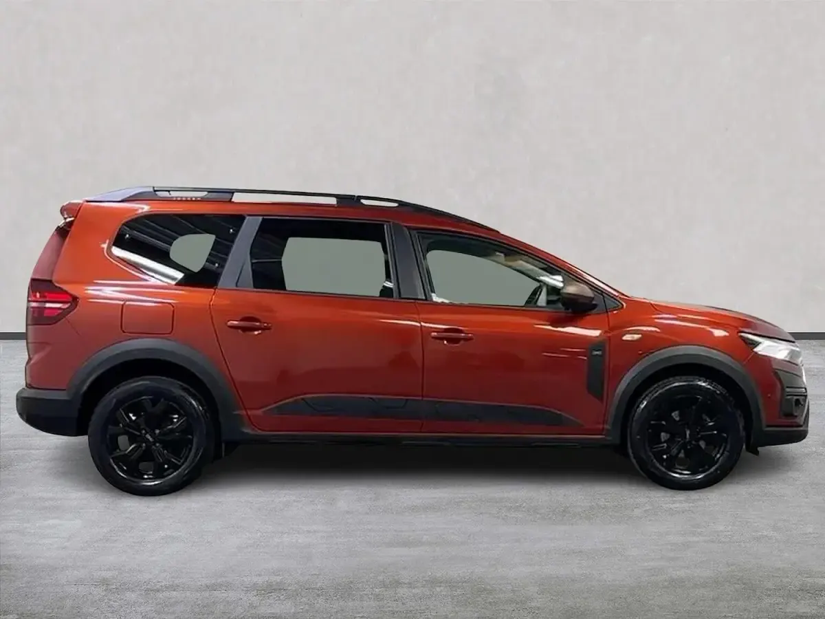 Used Dacia Jogger Extreme 110 HP (80 kW) 2024 Brown MPV