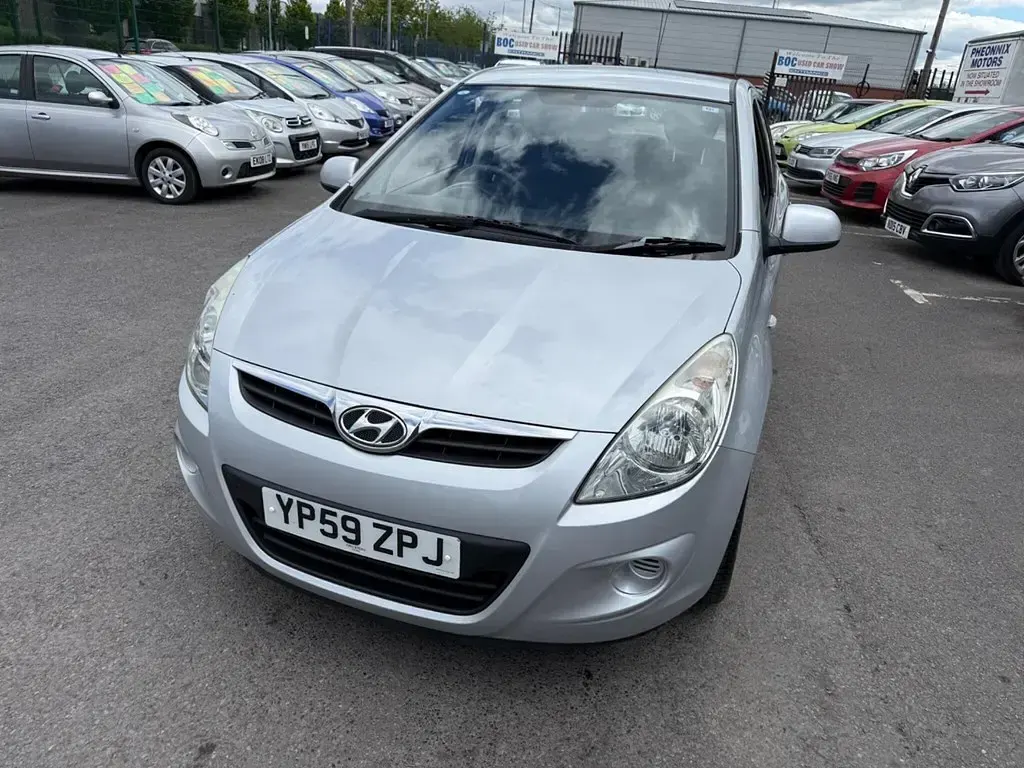 Used Hyundai i20 Comfort 101 HP (74 kW) 2009 Silver Hatchback