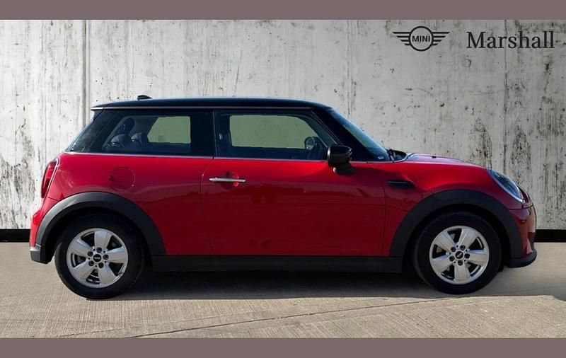 Used Mini Cooper Classic 134 HP (98 kW) 2022 Red Hatchback